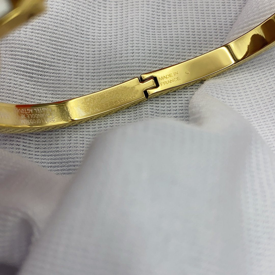 [Regal Jewels]CLASSIC HM CLIC WHITE 8MM ENAMEL BRACELET