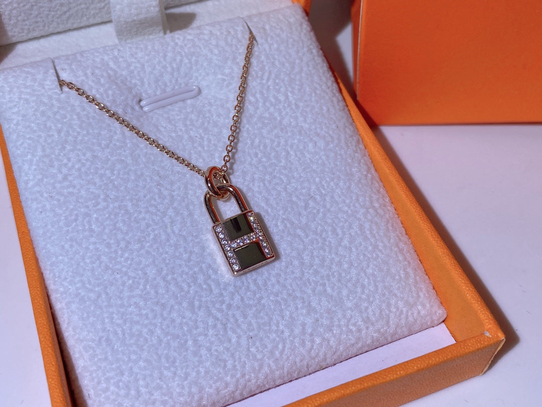 [Regal Jewels]HM ADVANCED NICHE LOCK HEAD NECKLACE DIAMONDS