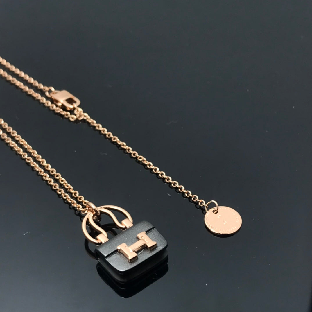 [Regal Jewels]WOMEN'S HM AMULETTES CONSTANCE PENDANT NECKLACE