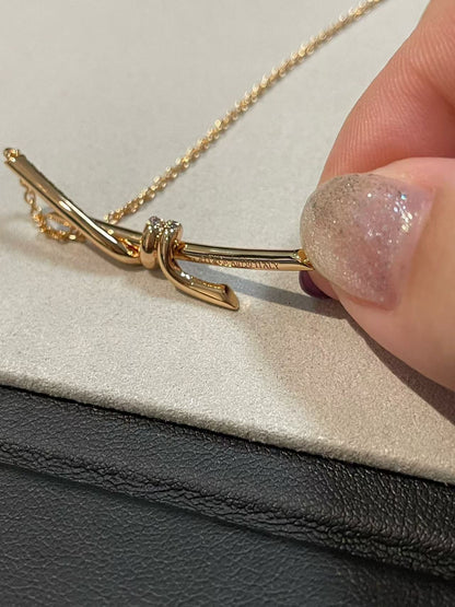 [Regal Jewels]T House Diamond-Studded Knot Necklace