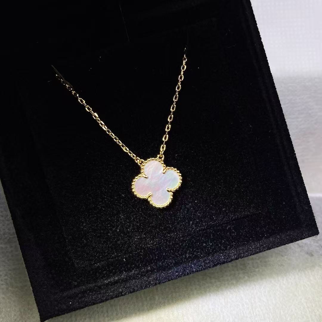 [Regal Jewels]CLOVER MINI 15MM WHITE MOTHER-OF-PEARL NECKLACE