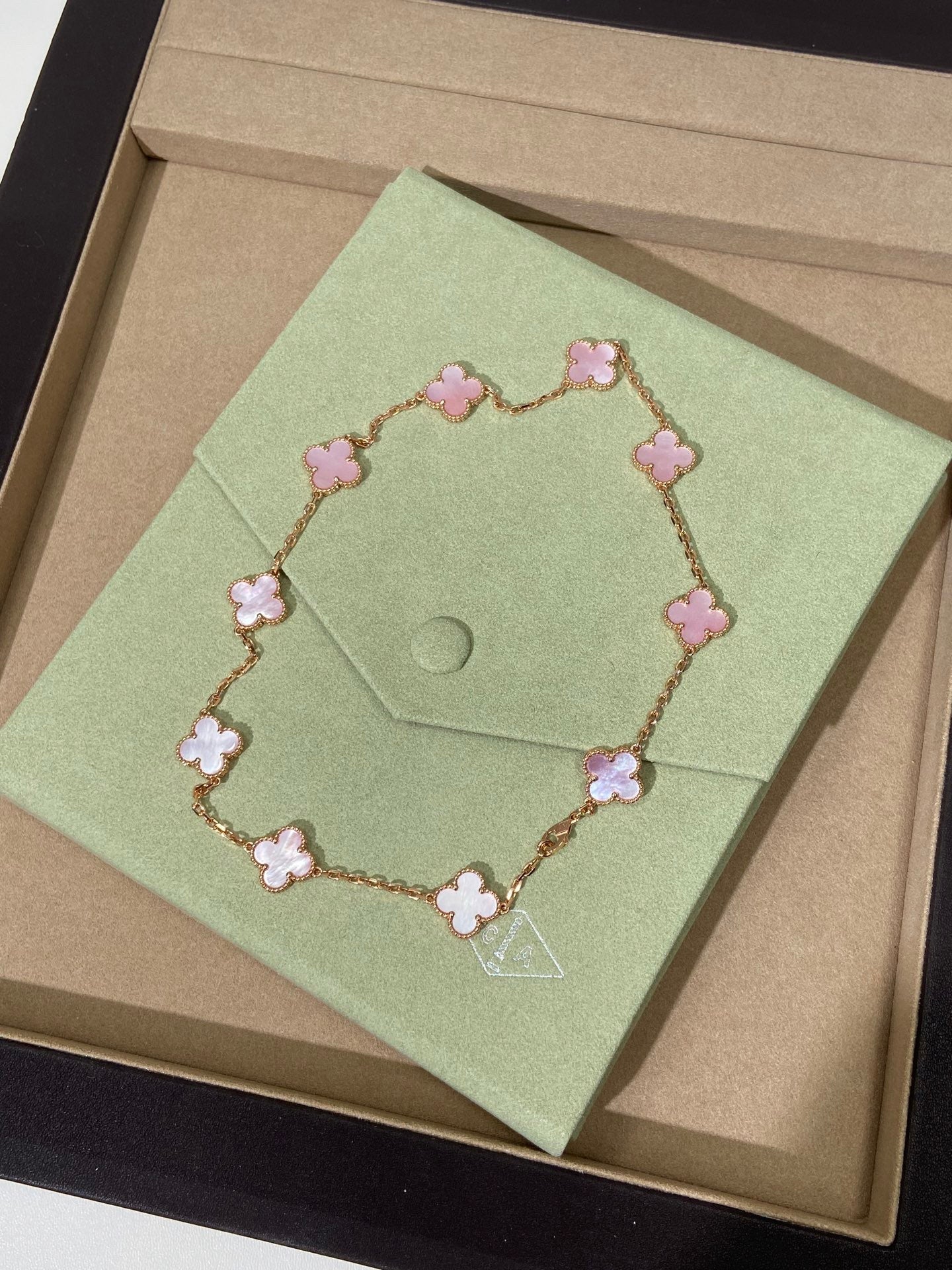 [Regal Jewels]Pink Necklace with Ten Clover Designs