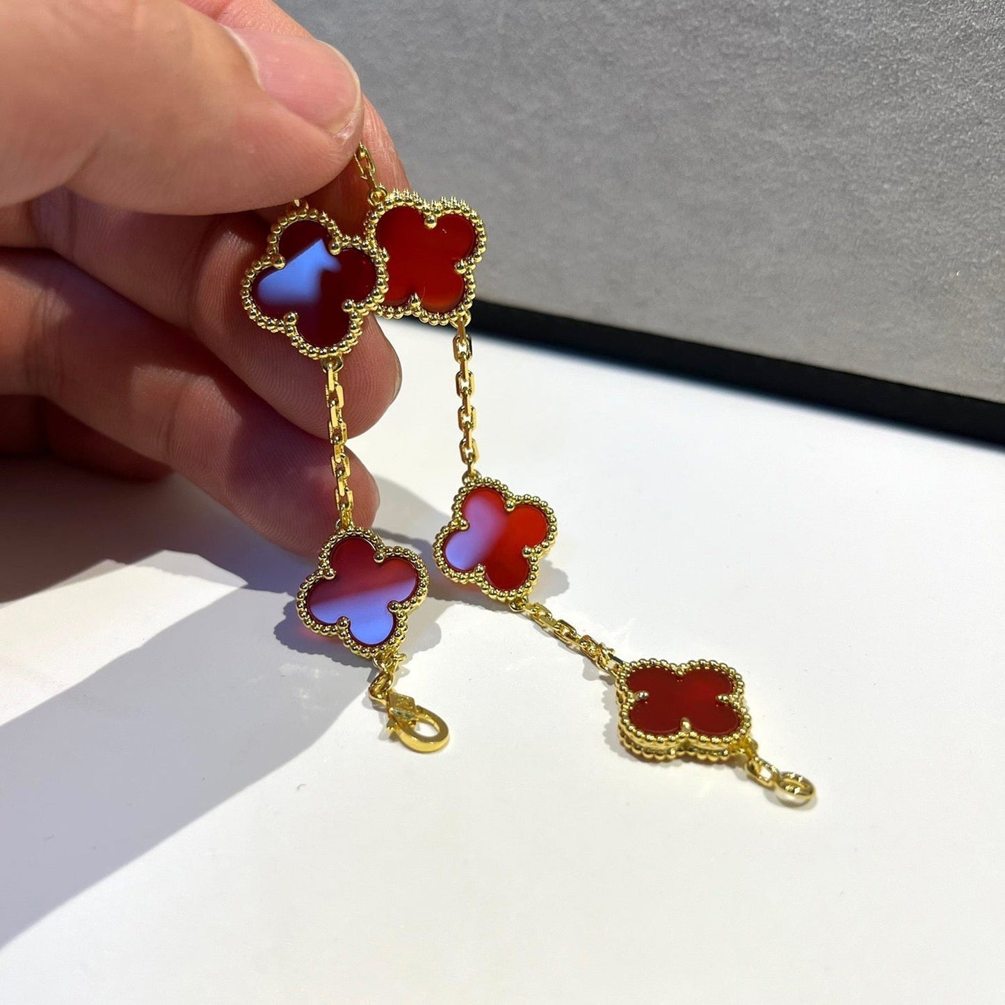 [Regal Jewels]CLOVER 5 MOTIFS RED AGATE  BRACELET