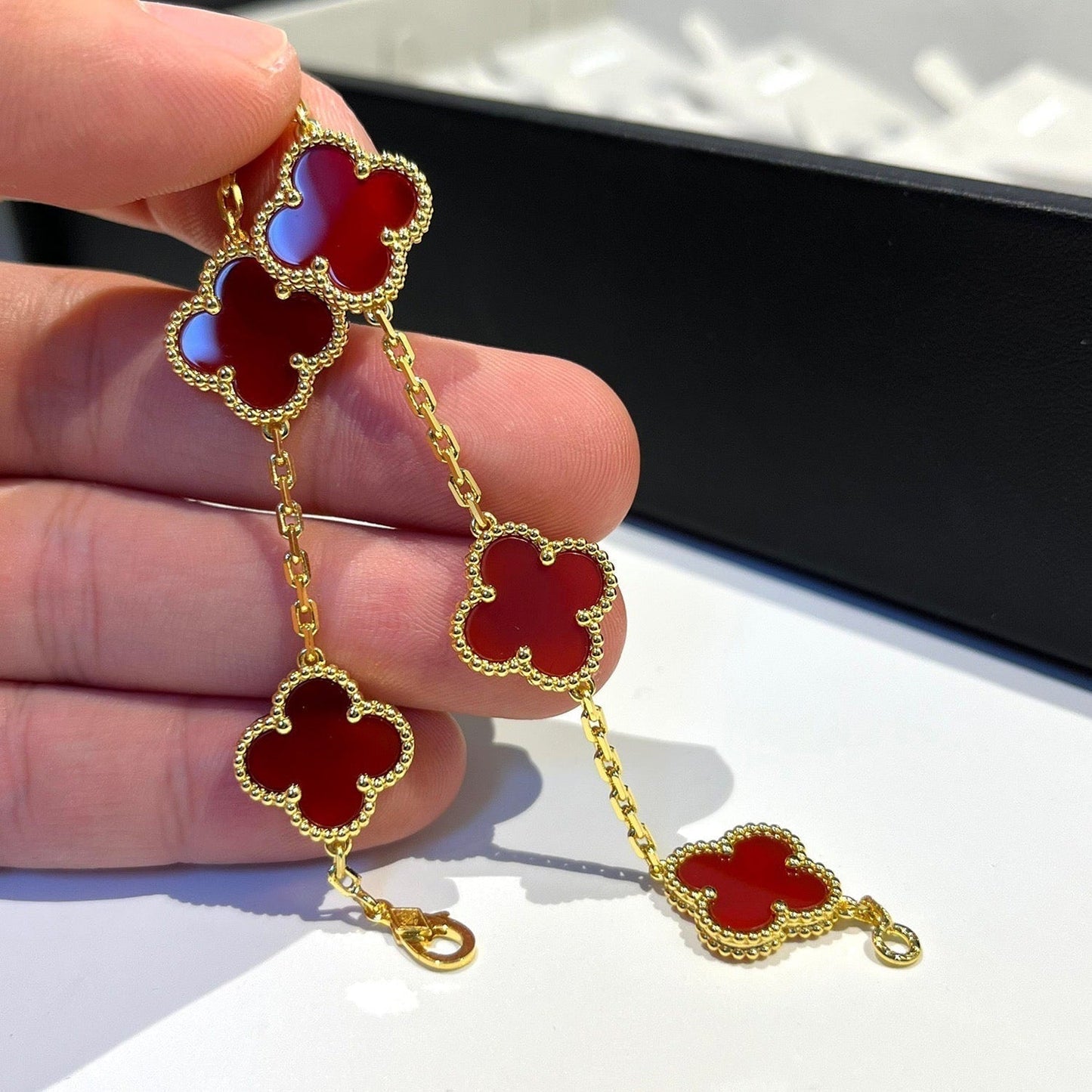 [Regal Jewels]CLOVER 5 MOTIFS RED AGATE  BRACELET