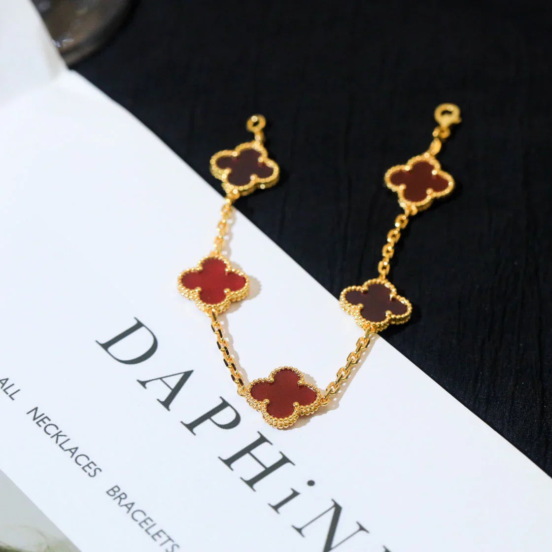 [Regal Jewels] CLOVER 5 MOTIF RED CORNELIAN BRACELET COLLECTION