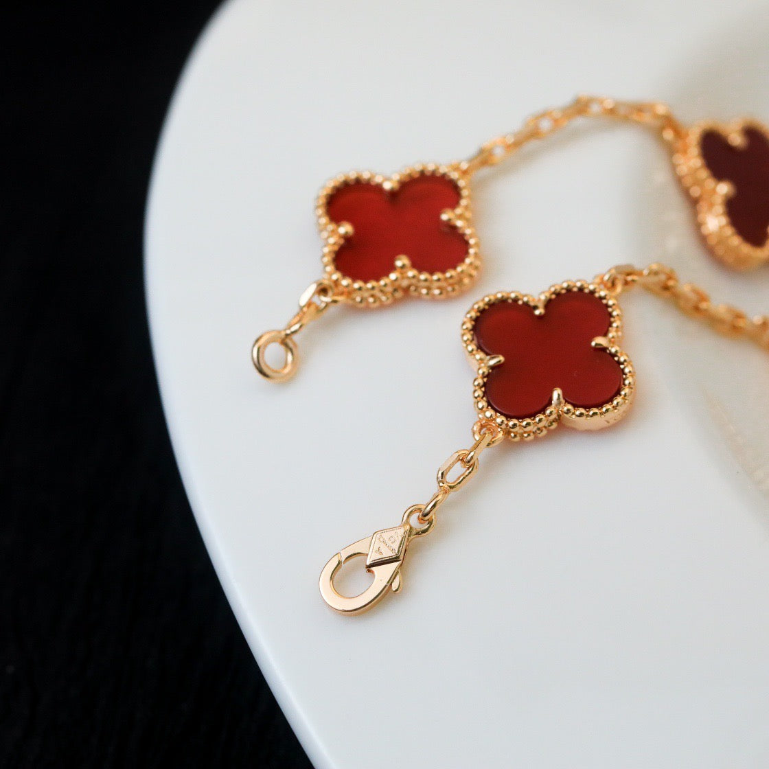 [Regal Jewels]CLOVER 5 MOTIFS RED AGATE  BRACELET