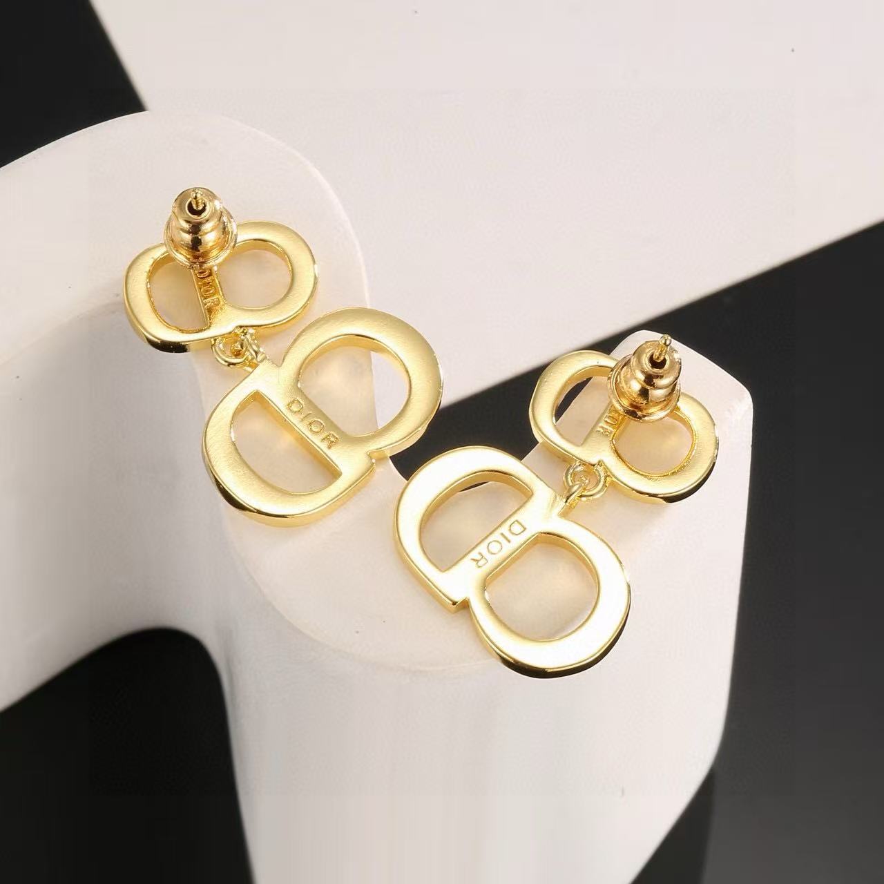 [Regal Jewels]Gold CD Letter Stud Earrings