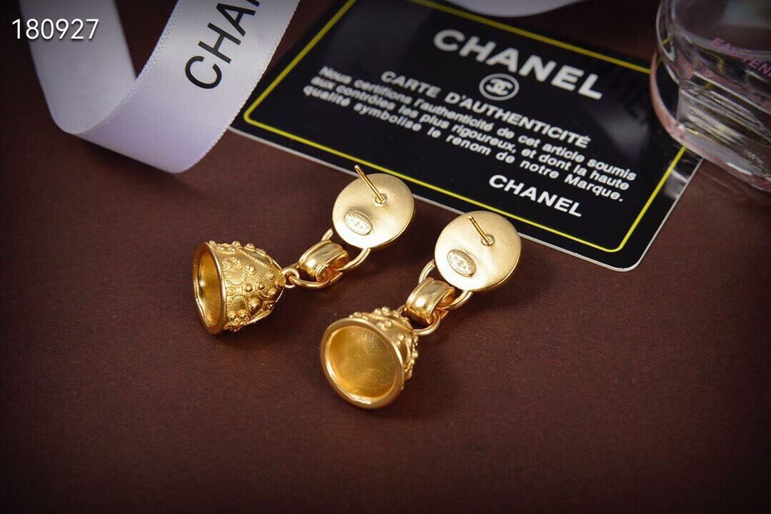 [Regal Jewels]Golden Chanel stud earrings