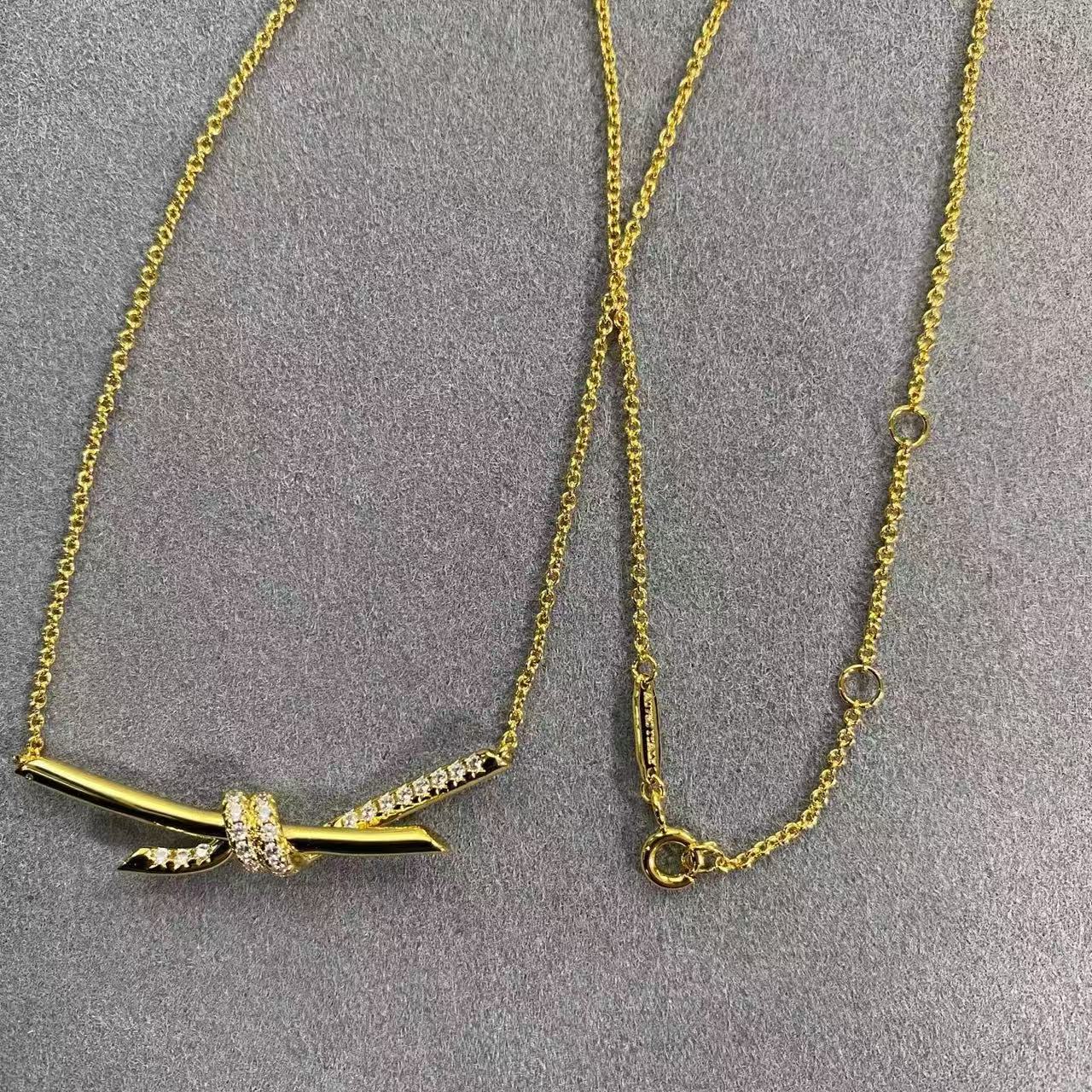 [Regal Jewels]T House Diamond-Studded Knot Necklace