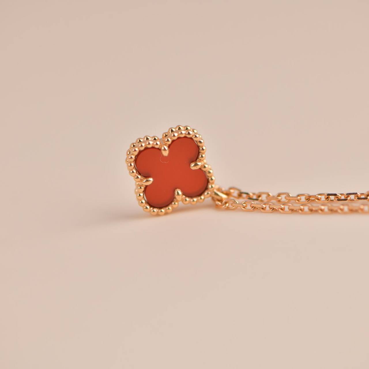 [Regal Jewels]CLOVER MINI 9.5MM WHITE CARNELIANS NECKLACE