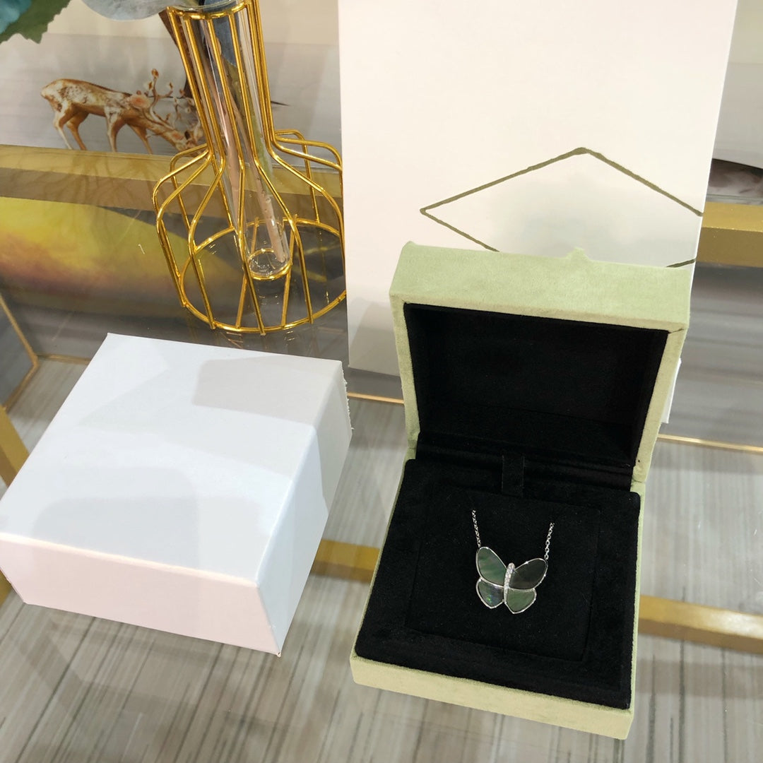 [Regal Jewels]LARGE BUTTERFLY SILVER PENDANT DIAMOND NECKLACE