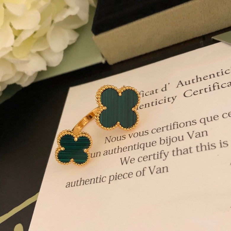 [Regal Jewels]CLOVER BETWEEN THE FINGER RING