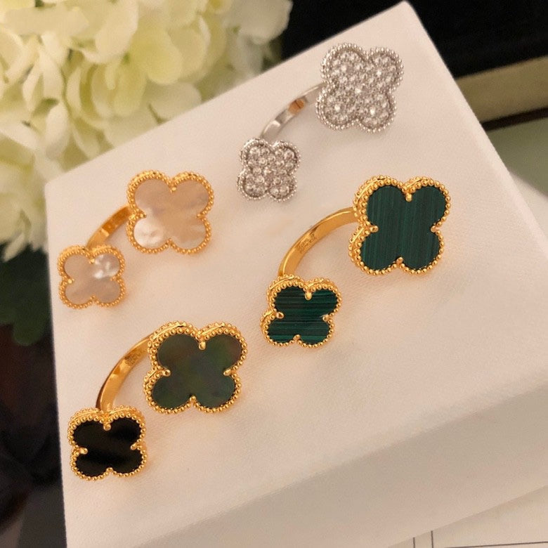 [Regal Jewels]CLOVER BETWEEN THE FINGER RING