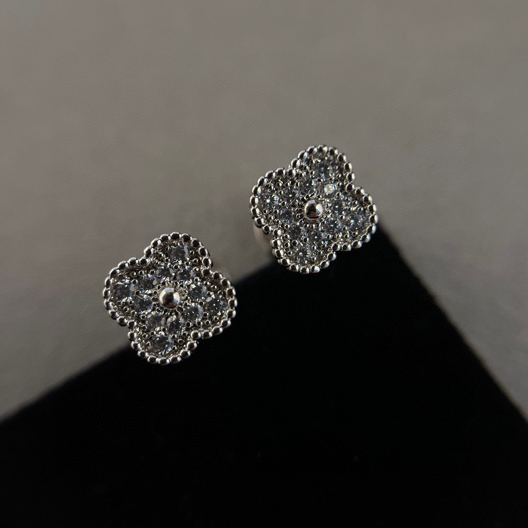 [Regal Jewels]CLOVER MINI DIAMOND STUD EARRINGS