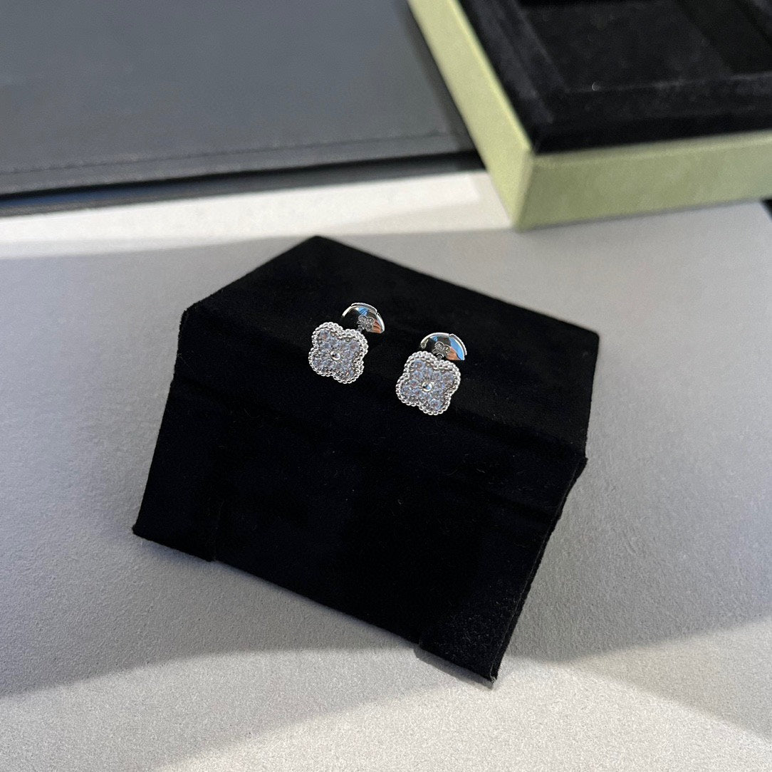 [Regal Jewels]CLOVER MINI DIAMOND STUD EARRINGS