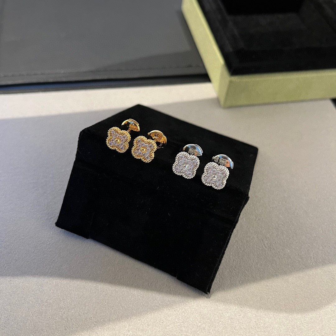 [Regal Jewels]CLOVER MINI DIAMOND STUD EARRINGS