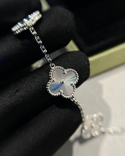 [Regal Jewels]CLOVER 5 MOTIF LASER BRACELET COLLECTION