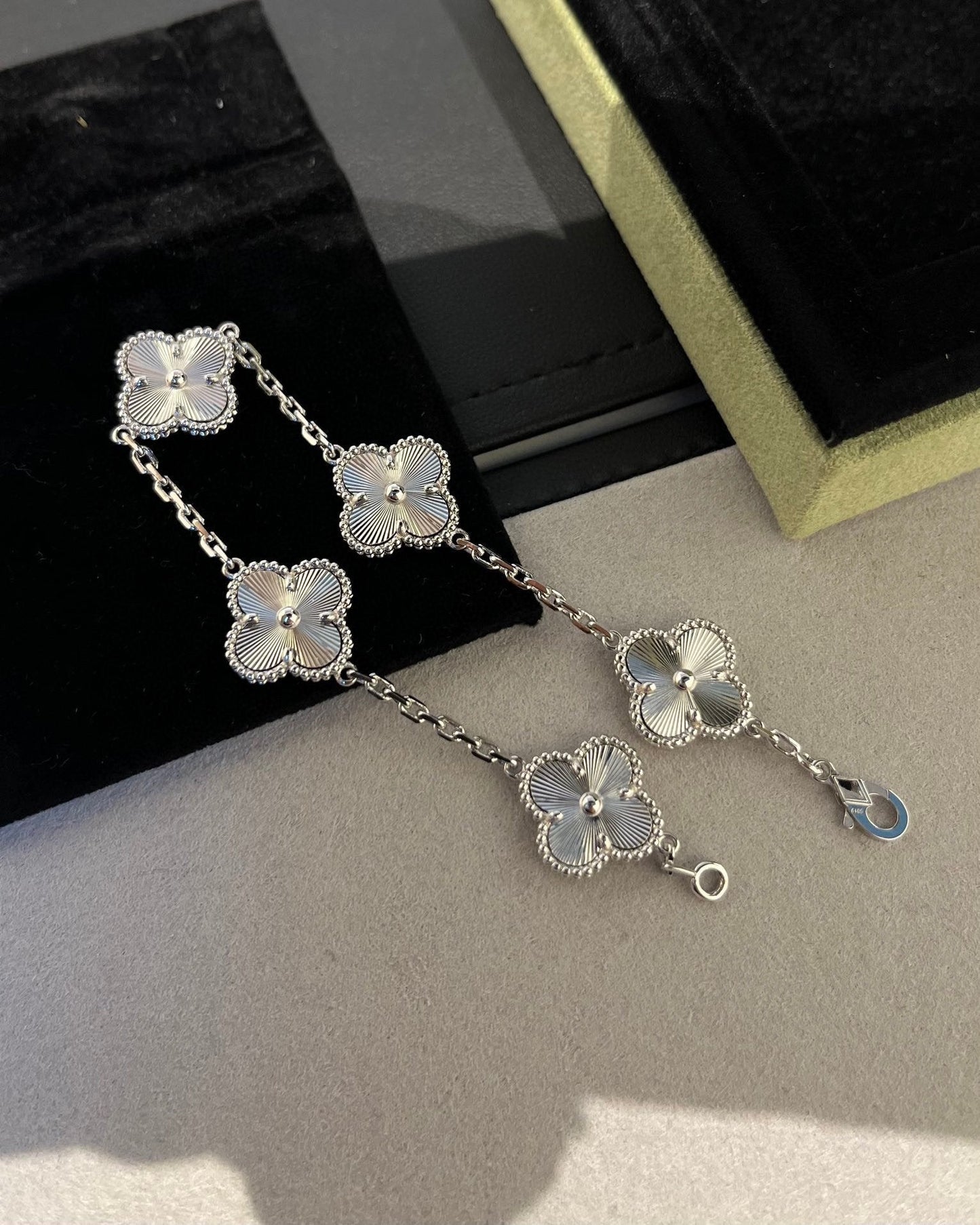 [Regal Jewels]CLOVER 5 MOTIF LASER BRACELET COLLECTION